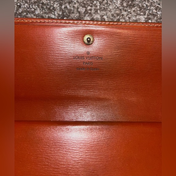 VINTAGE LOUIS VUITTON EPI LONG WALLET - Picture 8 of 13